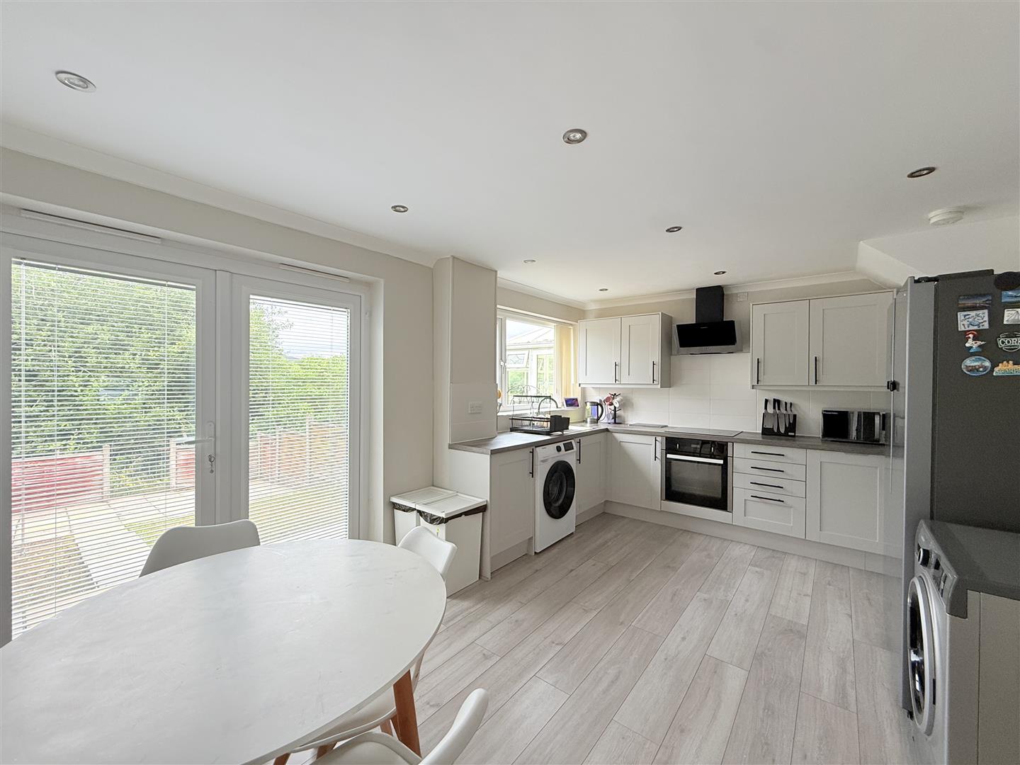3 bed house - mid terrace in Lime Grove, Stalybridge – photo 3